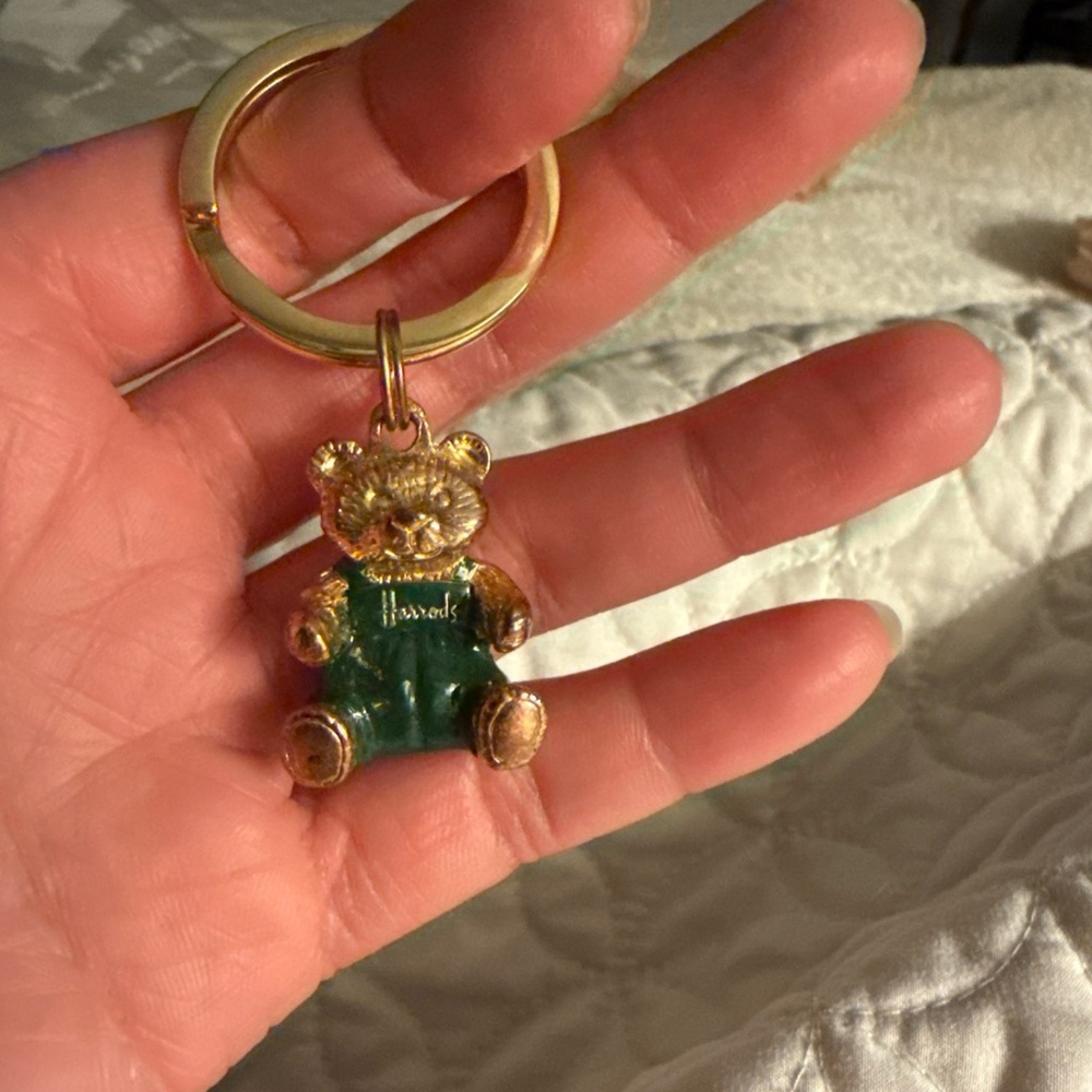 VINTAGE Harrods Bear Gold Tone Keychain